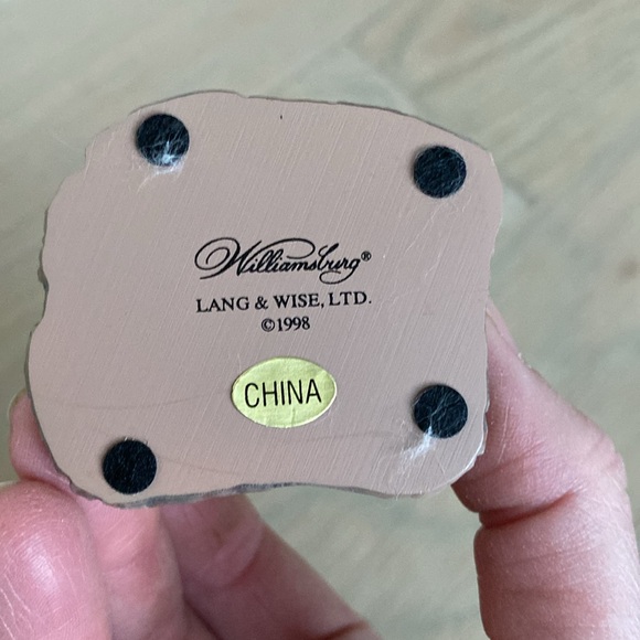 Williamsburg Seated Fifer - Lang and Wise - Picture 10 of 10